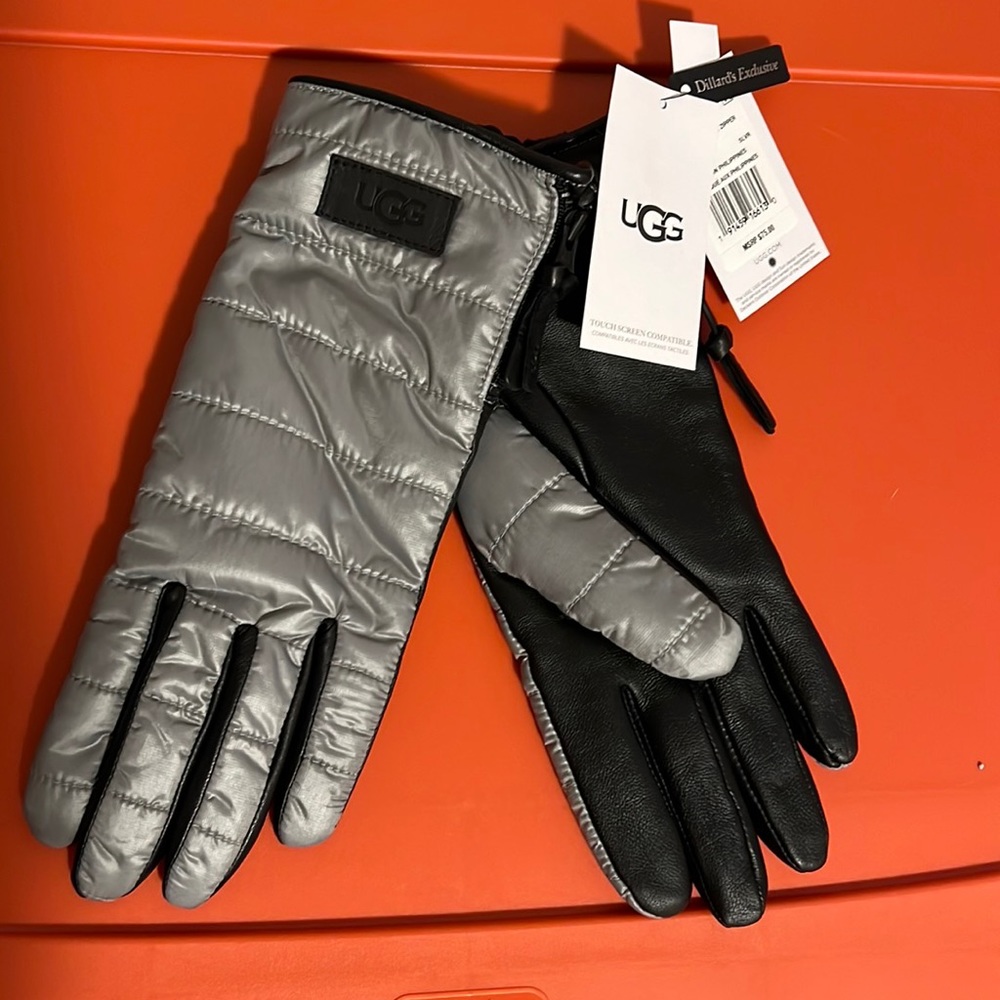 Ugg gloves